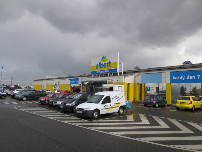 Albert hypermarket Vestec