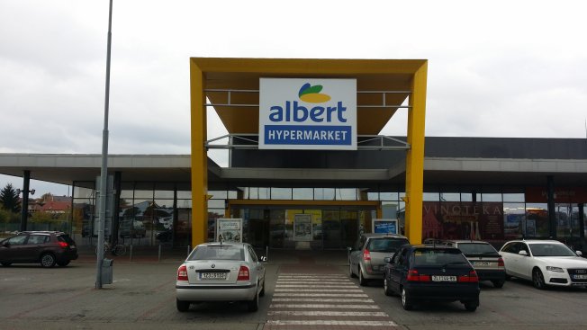 Albert hypermarket Staré Město