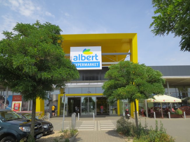 Albert hypermarket Znojmo, Brněnská