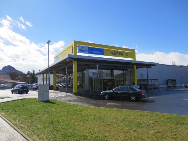 Albert hypermarket Bílina